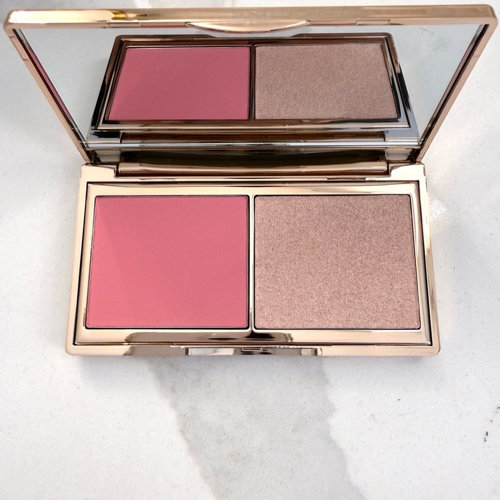 NWT Charlotte Tilbury HOLLYWOOD BLUSH & GLOW GLIDE PALETTE
LIGHT TO MEDIUM - Picture 2 of 11